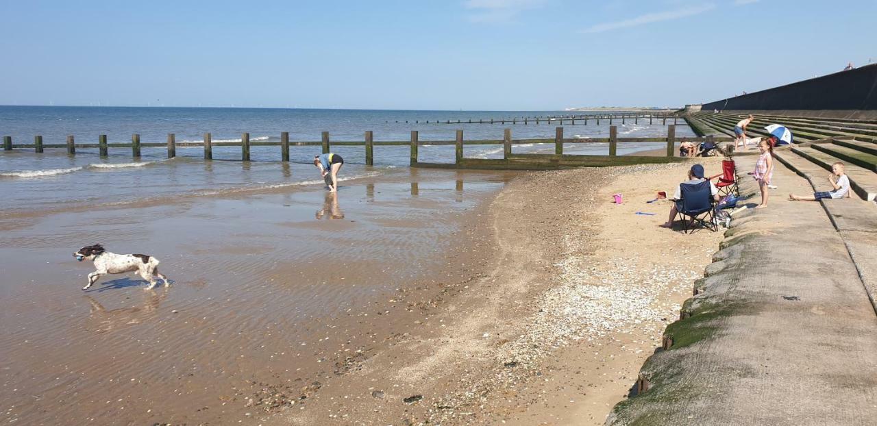Holiday Home In Lyons Robin Hood Holiday Park Meliden Екстериор снимка